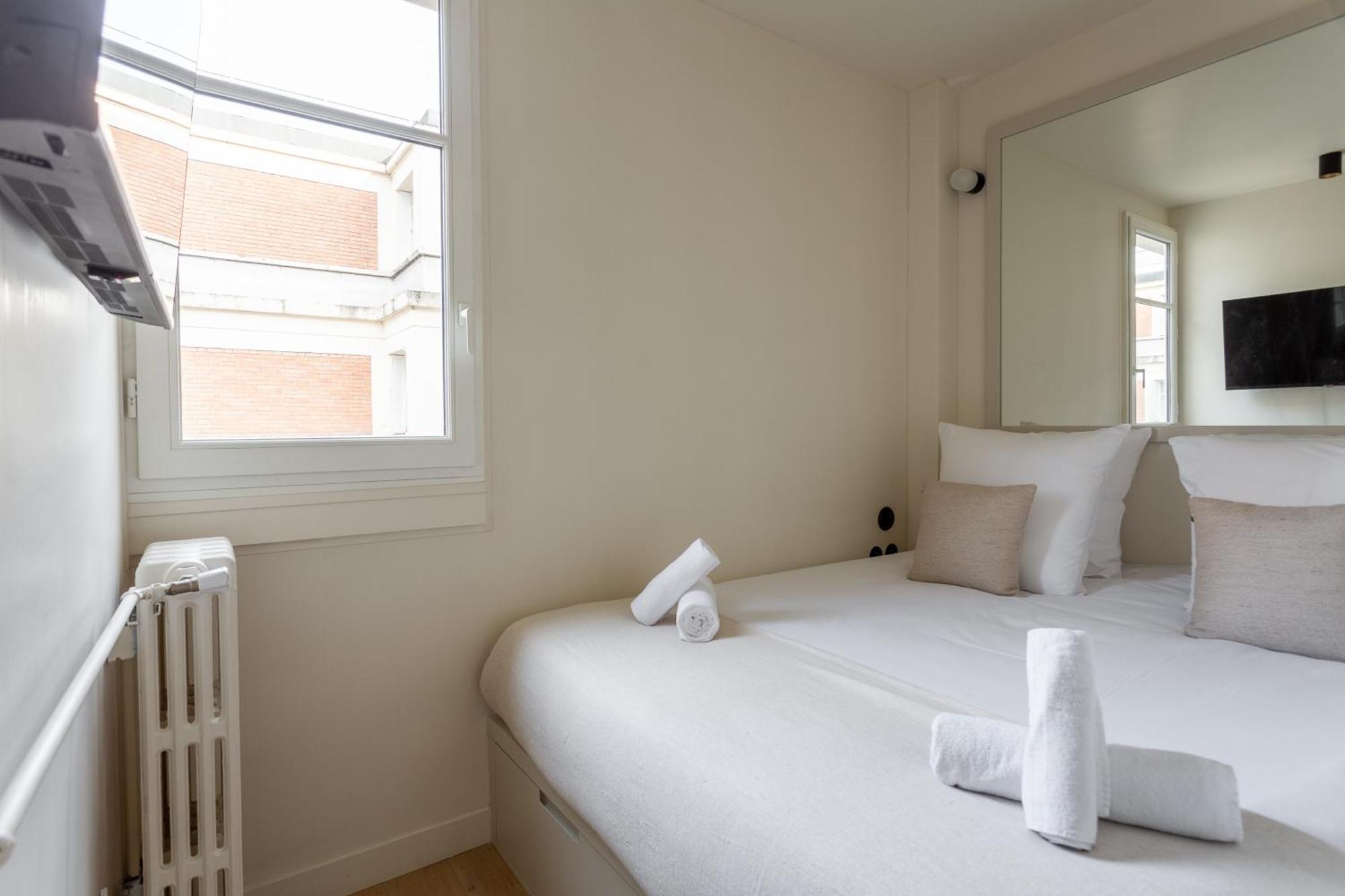 The Carla Suite Eiffel Tower View Paris Eksteriør bilde