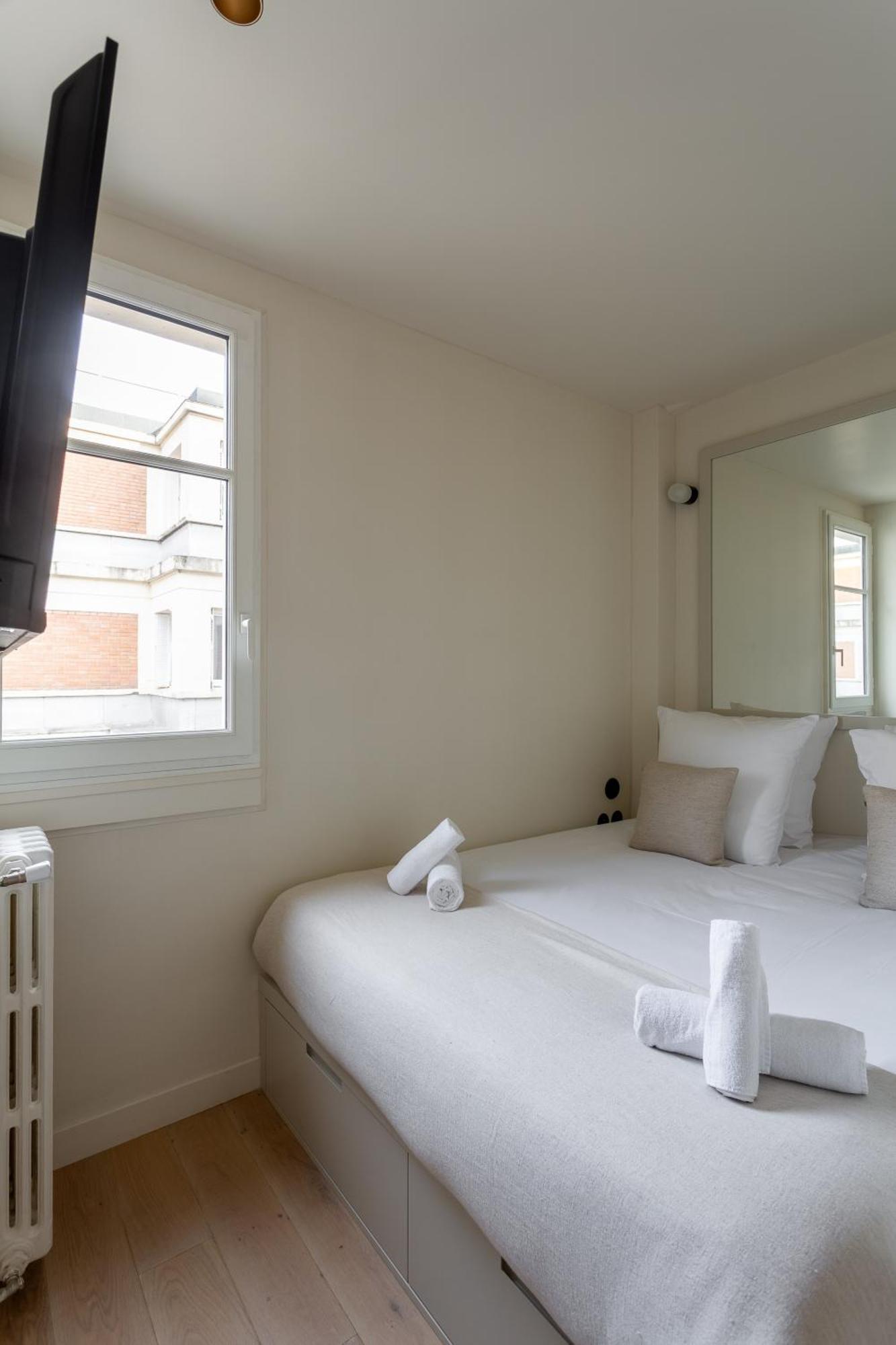 The Carla Suite Eiffel Tower View Paris Eksteriør bilde